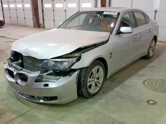 WBANV13529C155890 - 2009 BMW 528 XI SILVER photo 2