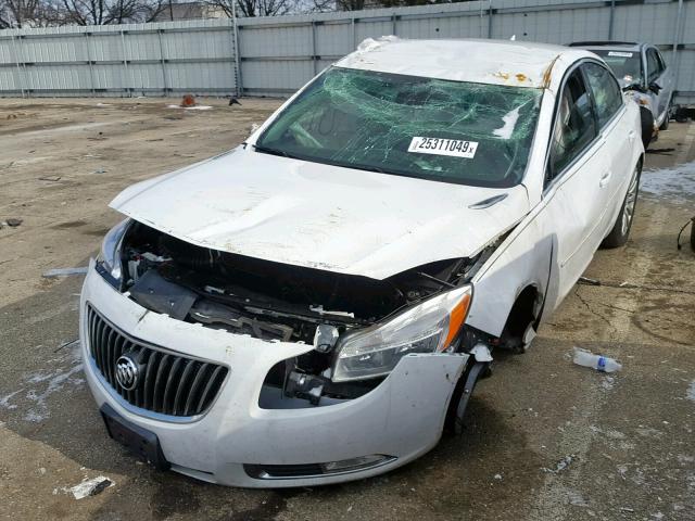 2G4GR5EK1C9115496 - 2012 BUICK REGAL WHITE photo 2