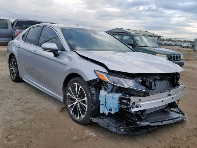 4T1B11HKXJU564939 - 2018 TOYOTA CAMRY L SILVER photo 1