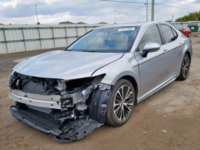 4T1B11HKXJU564939 - 2018 TOYOTA CAMRY L SILVER photo 2