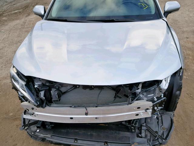 4T1B11HKXJU564939 - 2018 TOYOTA CAMRY L SILVER photo 7