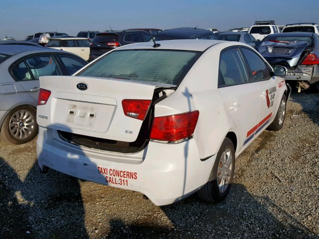 KNAFU4A26D5731432 - 2013 KIA FORTE EX WHITE photo 4