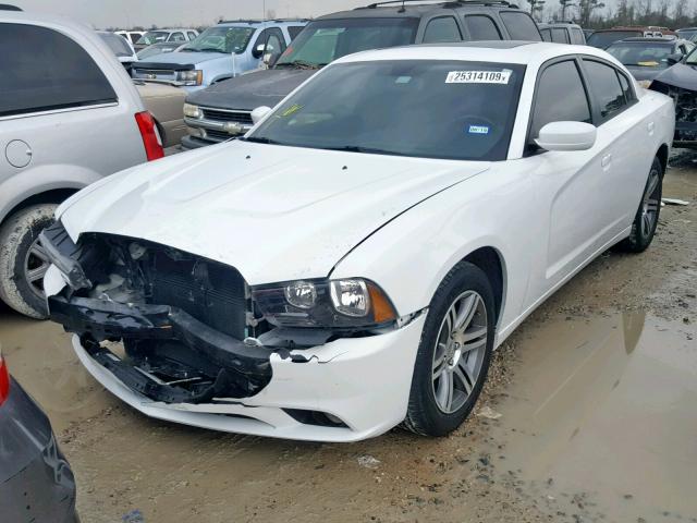 2C3CDXHG7EH325070 - 2014 DODGE CHARGER SX WHITE photo 2