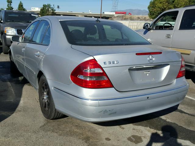 WDBUF65J65A691457 - 2005 MERCEDES-BENZ E 320 SILVER photo 3