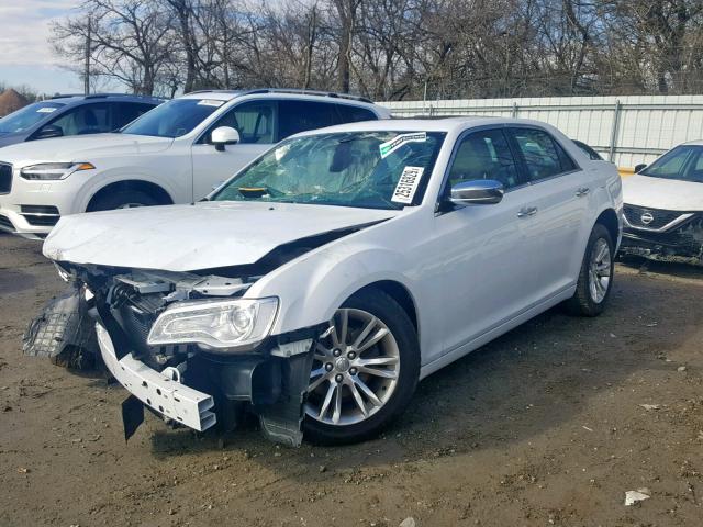 2C3CCAEG1GH320597 - 2016 CHRYSLER 300C WHITE photo 2