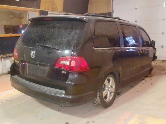 2V8HW341X9R578247 - 2009 VOLKSWAGEN ROUTAN SE BLACK photo 4