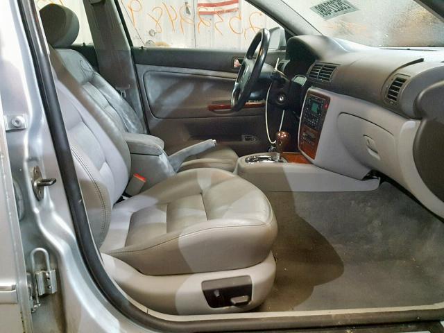 WVWRH63B63P199714 - 2003 VOLKSWAGEN PASSAT GLX 银色 照片 5