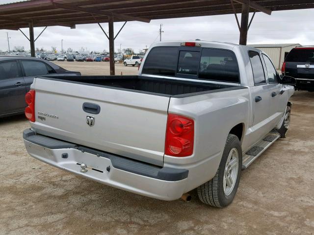 1D7HE38K08S596955 - 2008 DODGE DAKOTA SXT SILVER photo 4