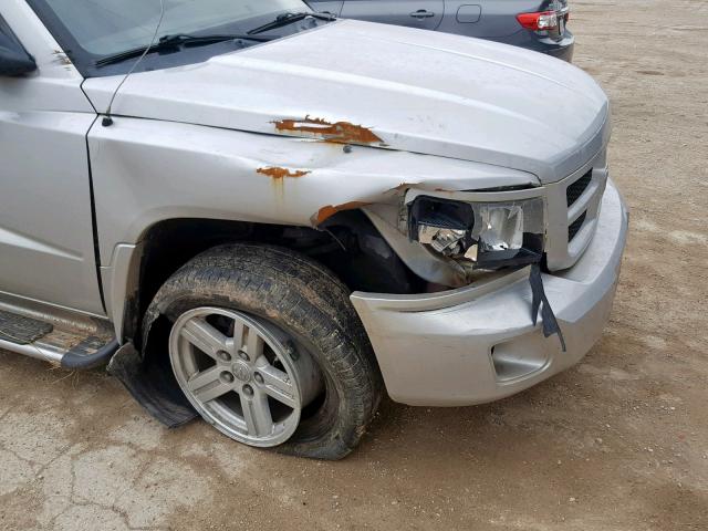 1D7HE38K08S596955 - 2008 DODGE DAKOTA SXT SILVER photo 9