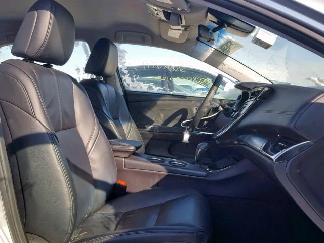 4T1BK1EB7JU285823 - 2018 TOYOTA AVALON XLE SILVER photo 5