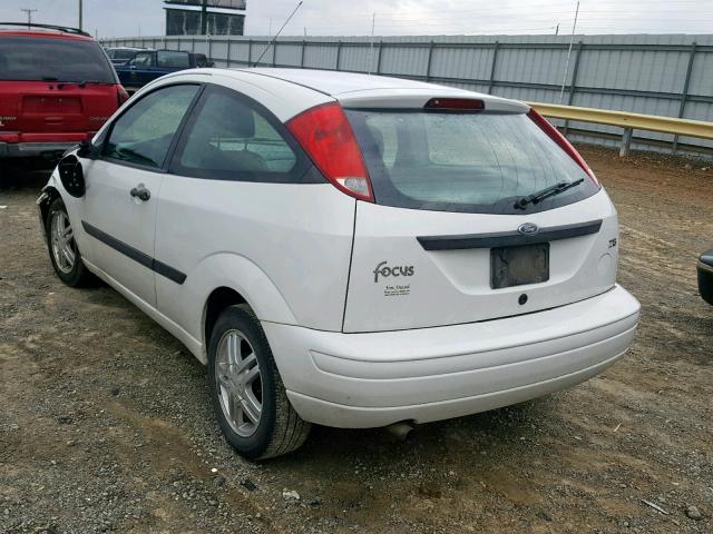 3FAFP31313R152041 - 2003 FORD FOCUS ZX3 WHITE photo 3