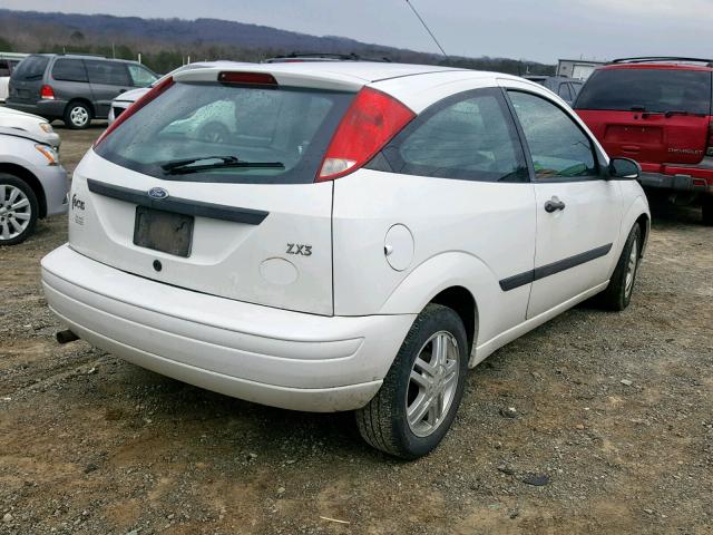 3FAFP31313R152041 - 2003 FORD FOCUS ZX3 WHITE photo 4