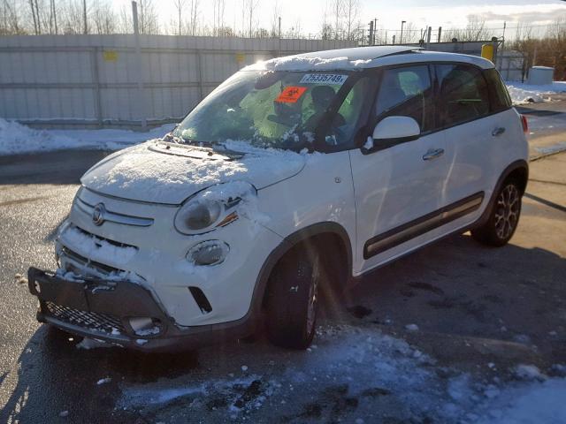 ZFBCFADHXEZ006539 - 2014 FIAT 500L TREKK WHITE photo 2