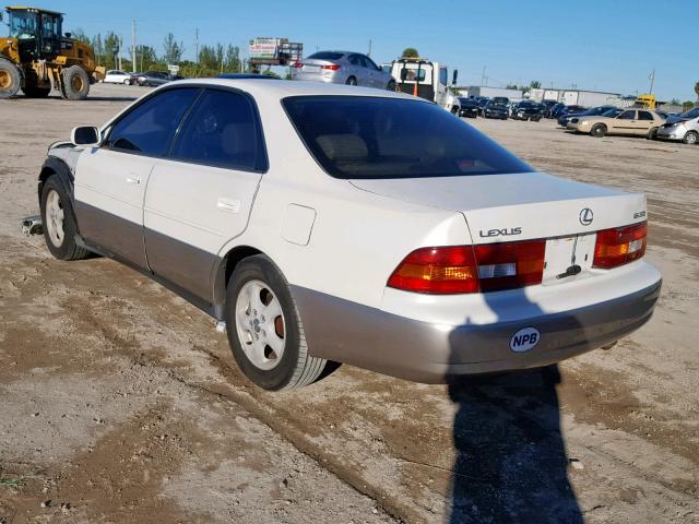 JT8BF28G0W5025897 - 1998 LEXUS ES 300 WHITE photo 3