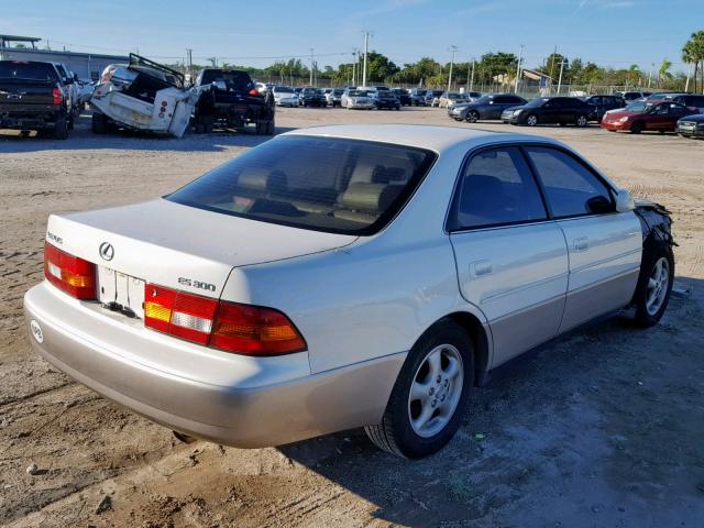 JT8BF28G0W5025897 - 1998 LEXUS ES 300 WHITE photo 4