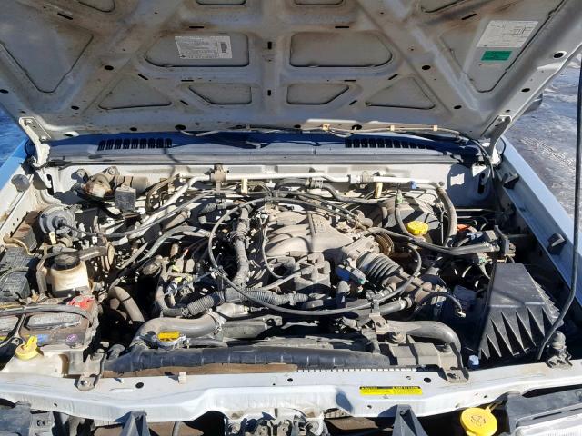 5N1ED28Y4YC597238 - 2000 NISSAN XTERRA XE SILVER photo 7