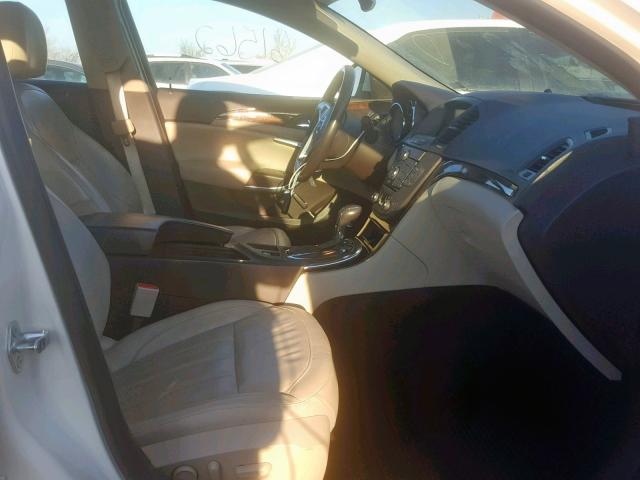 2G4GS5EV9D9154921 - 2013 BUICK REGAL PREM WHITE photo 5