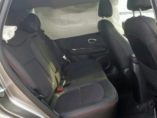 KNDJX3AA3J7581642 - 2018 KIA SOUL ! Boz foto 6