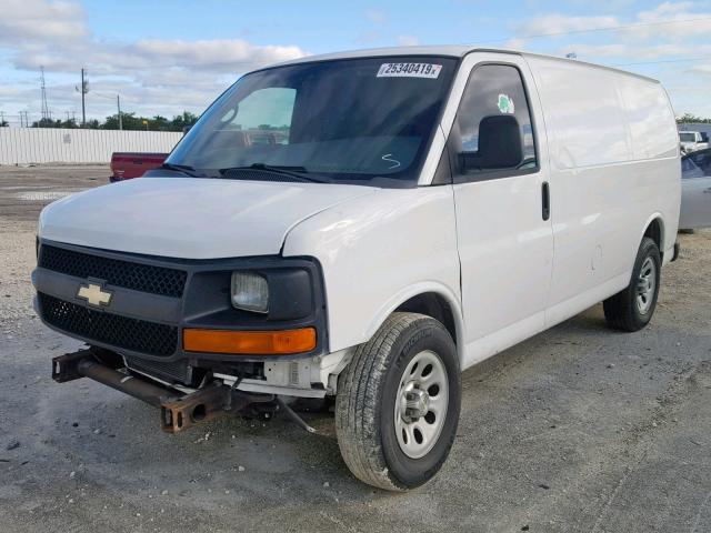 1GCSGAFX0C1141678 - 2012 CHEVROLET EXPRESS G1 WHITE photo 2