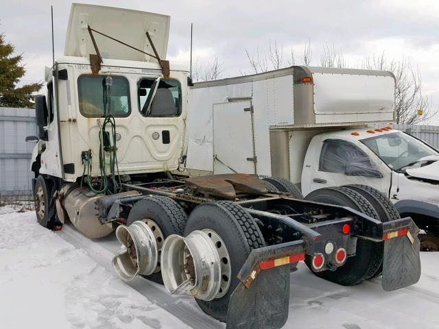 1FUJGED56GLHA3847 - 2016 FREIGHTLINER CASCADIA 1 WHITE photo 3