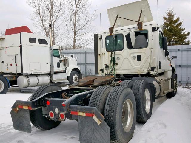 1FUJGED56GLHA3847 - 2016 FREIGHTLINER CASCADIA 1 WHITE photo 4