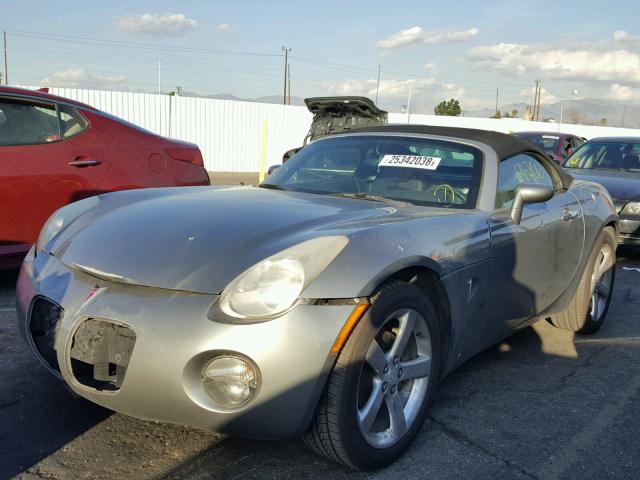 1G2MB35B56Y114369 - 2006 PONTIAC SOLSTICE GRAY photo 2