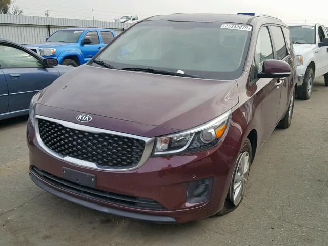 KNDMB5C11H6337931 - 2017 KIA SEDONA LX BURGUNDY photo 2