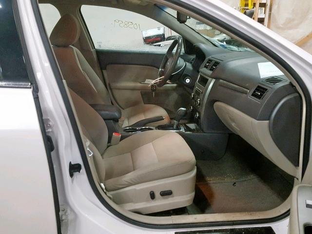 3FADP0L33BR124050 - 2011 FORD FUSION HYB WHITE photo 5