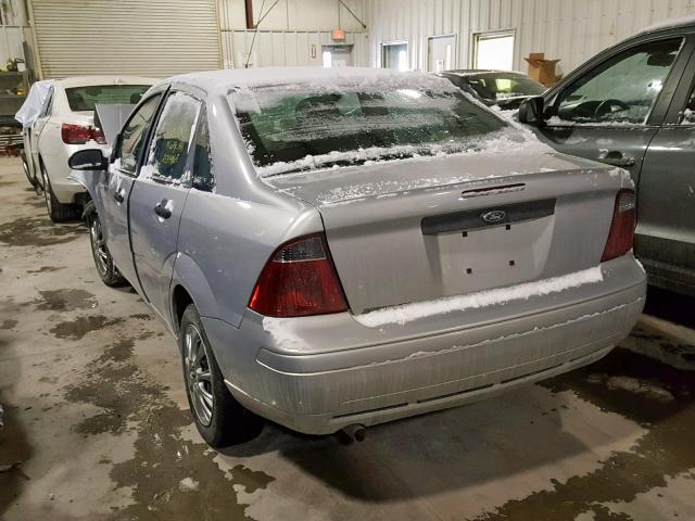 1FAFP34N87W196246 - 2007 FORD FOCUS ZX4 SILVER photo 3