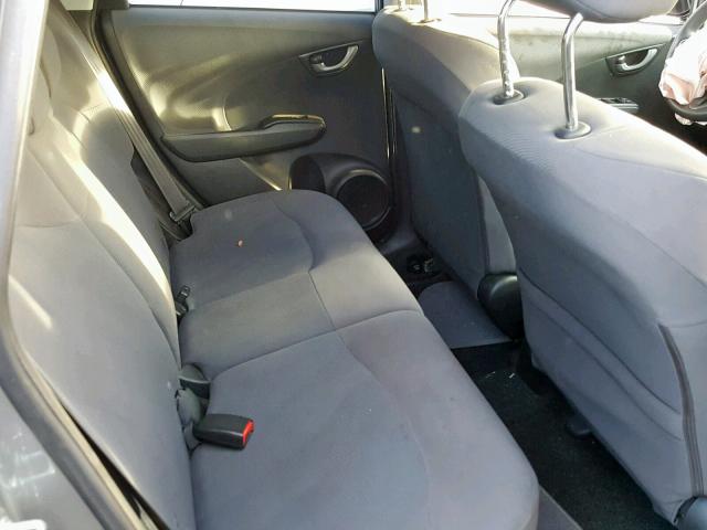 JHMGE8H29AS024709 - 2010 HONDA FIT GRAY photo 6