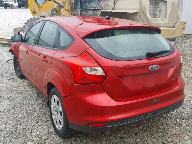 1FAHP3K25CL310989 - 2012 FORD FOCUS SE RED photo 3