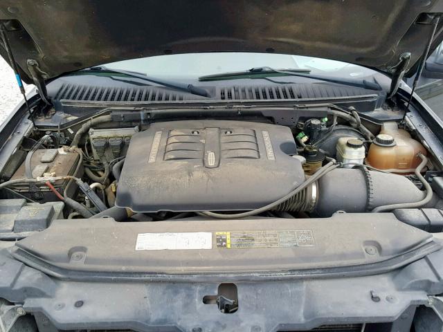 5LMFU28R04LJ32461 - 2004 LINCOLN NAVIGATOR BLACK photo 7