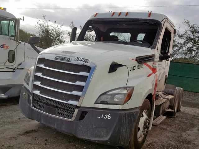 3AKJHLDV8JSJZ0583 - 2018 FREIGHTLINER CASCADIA 1 WHITE photo 2