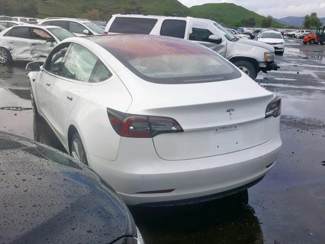 5YJ3E1EB1JF082239 - 2018 TESLA MODEL 3 WHITE photo 3