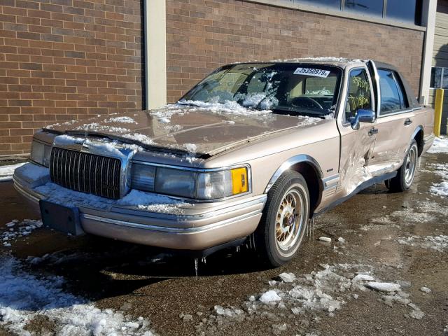 1LNLM81W4PY606671 - 1993 LINCOLN TOWN CAR E BEIGE photo 2