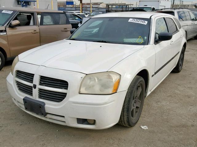 2D4FV47V77H666110 - 2007 DODGE MAGNUM SXT WHITE photo 2