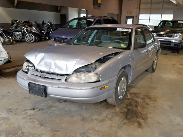 2G1WL52M9S1156729 - 1995 CHEVROLET LUMINA SILVER photo 2