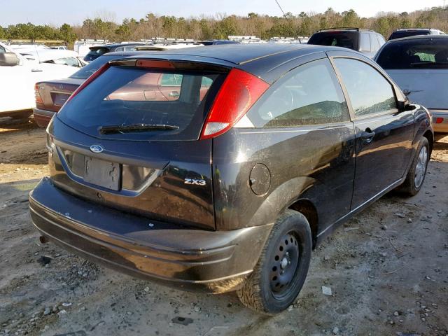 1FAFP31NX6W176079 - 2006 FORD FOCUS ZX3 BLACK photo 4