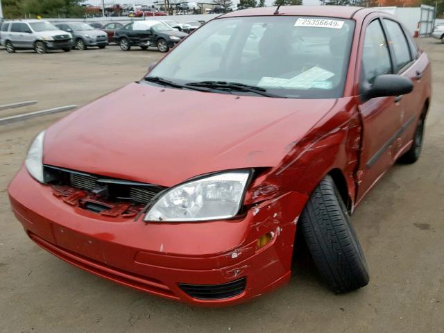 1FAFP34N95W145870 - 2005 FORD FOCUS ZX4 RED photo 2