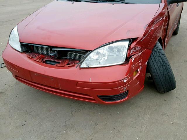 1FAFP34N95W145870 - 2005 FORD FOCUS ZX4 RED photo 9