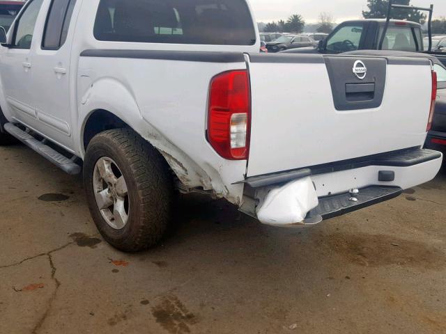 1N6AD07W35C405131 - 2005 NISSAN FRONTIER C WHITE photo 9