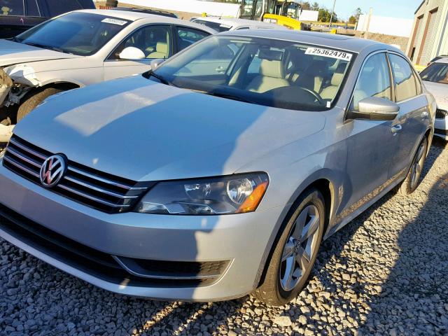 1VWBH7A34DC133834 - 2013 VOLKSWAGEN PASSAT SE SILVER photo 2