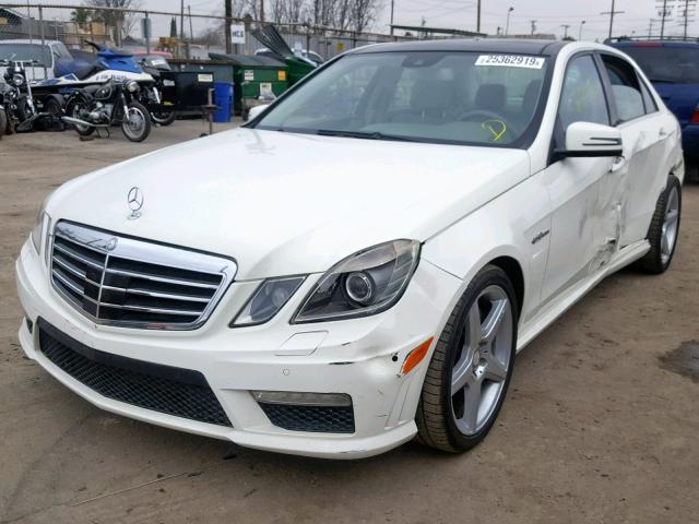 WDDHF7HB0AA005460 - 2010 MERCEDES-BENZ E 63 AMG WHITE photo 2