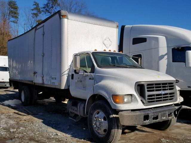 3FDXF75R7YMA08372 - 2000 FORD F750 SUPER WHITE photo 1