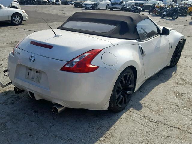 JN1AZ4FH2AM301848 - 2010 NISSAN 370Z WHITE photo 4