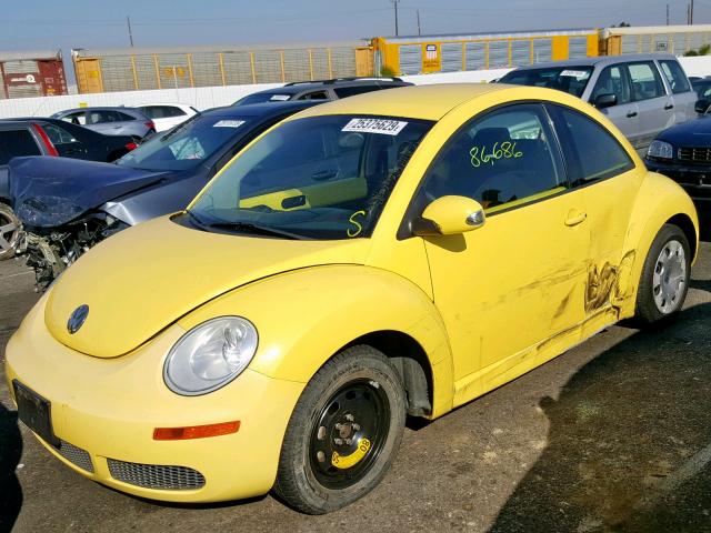 3VWPG3AG6AM020384 - 2010 VOLKSWAGEN NEW BEETLE Gelb Foto 2
