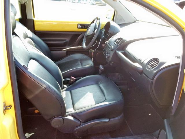 3VWPG3AG6AM020384 - 2010 VOLKSWAGEN NEW BEETLE Gelb Foto 5