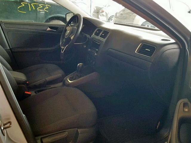 3VW2K7AJ3DM297476 - 2013 VOLKSWAGEN JETTA BASE Արծաթագույն լուսանկար 5