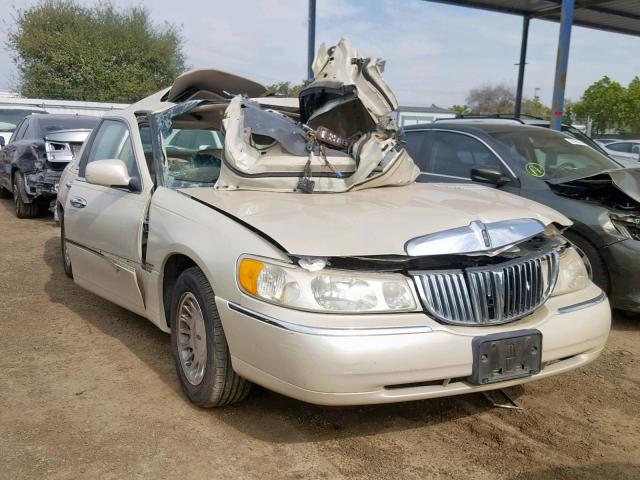 1LNHM83W7XY604190 - 1999 LINCOLN TOWN CAR C BEIGE photo 1