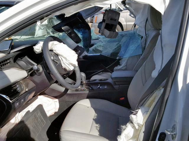 4T1BK1EB3JU274267 - 2018 TOYOTA AVALON XLE WHITE photo 5